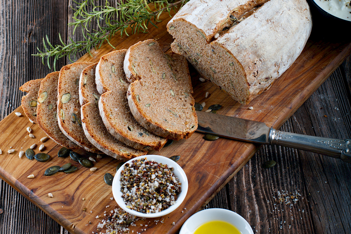 Saatenbrot, Saatenleib mit Weizen, Dinkel und Roggen